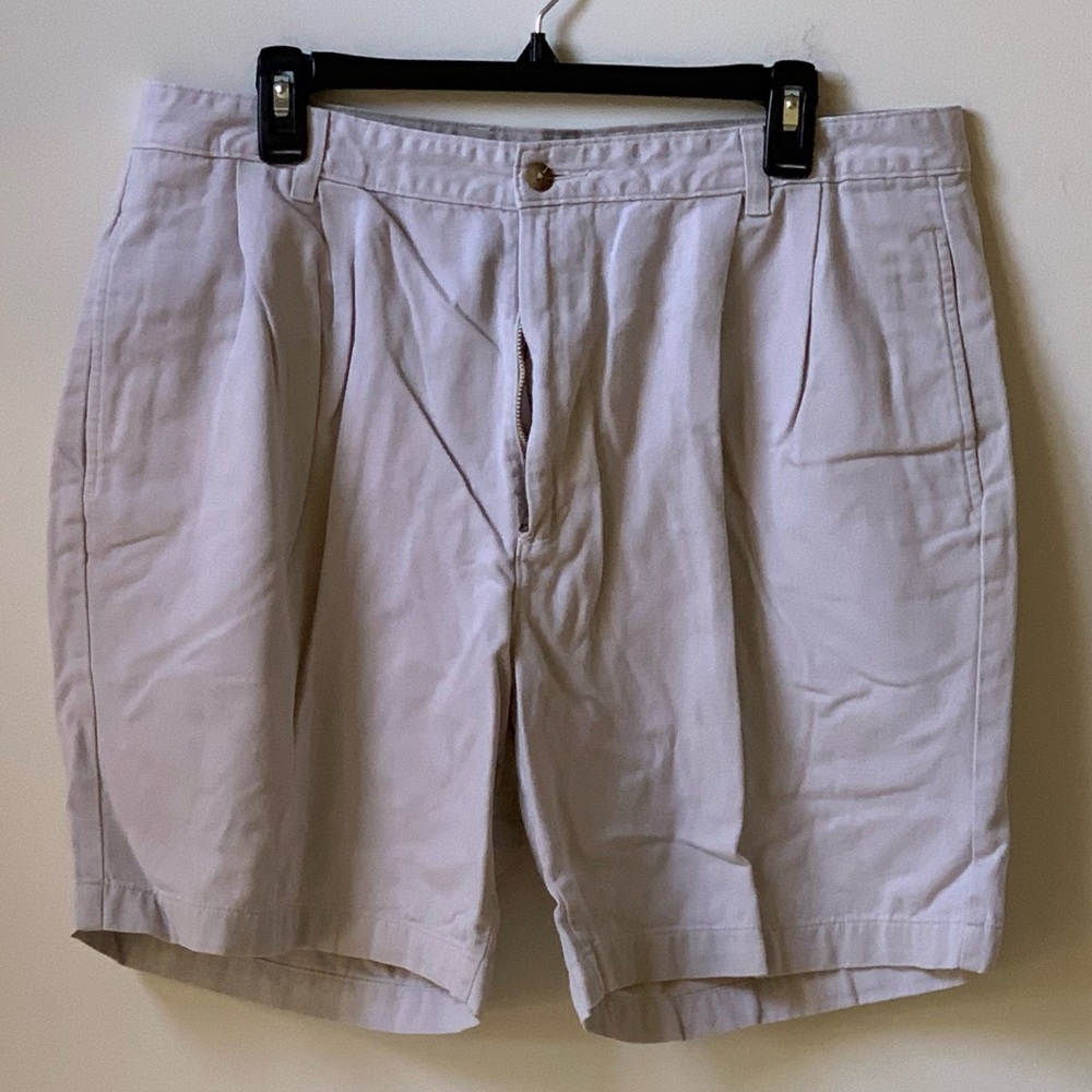 Bill Blass Casuals Beige Men’s Size 38 Shorts. Good Condition. 100% Cotton.